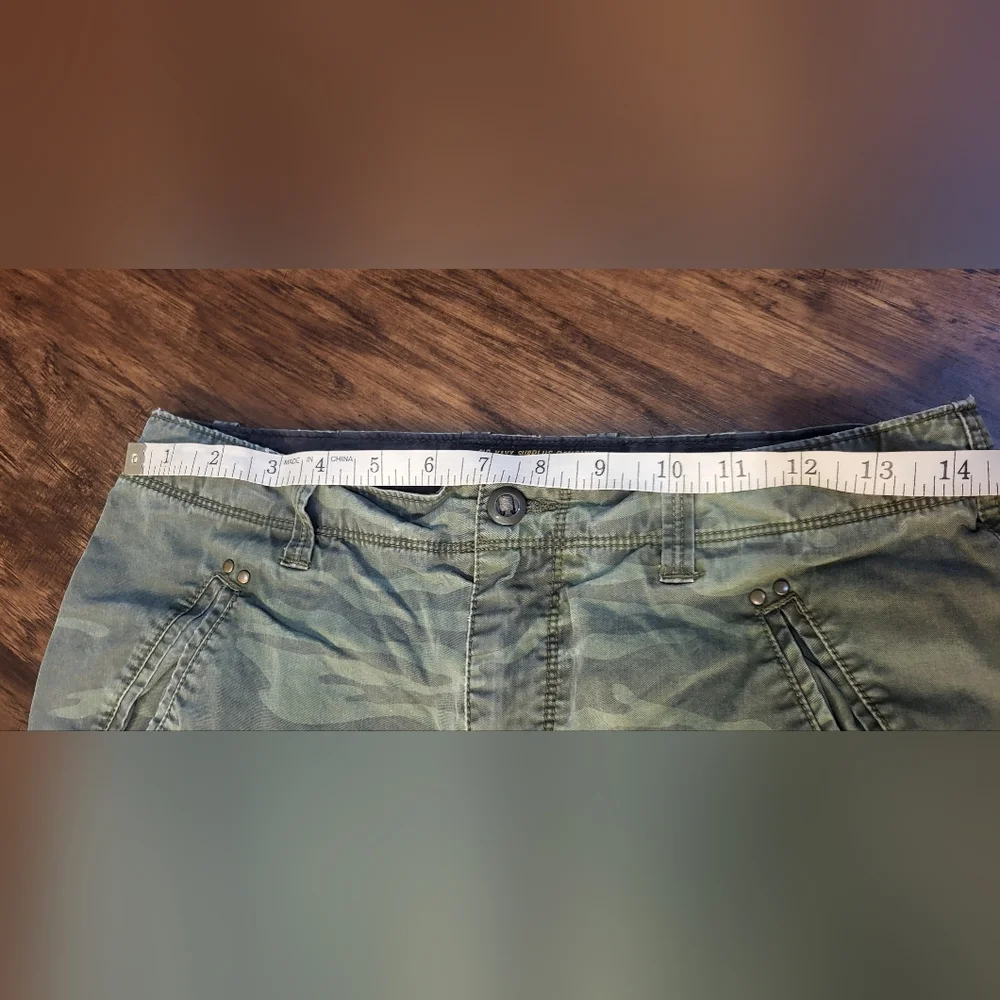 Old Navy Camouflage Shorts Size 16